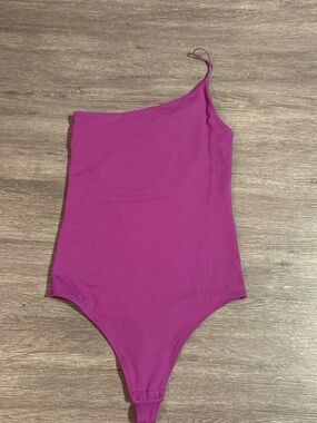One-Shoulder Magenta Aritzia Bodysuit